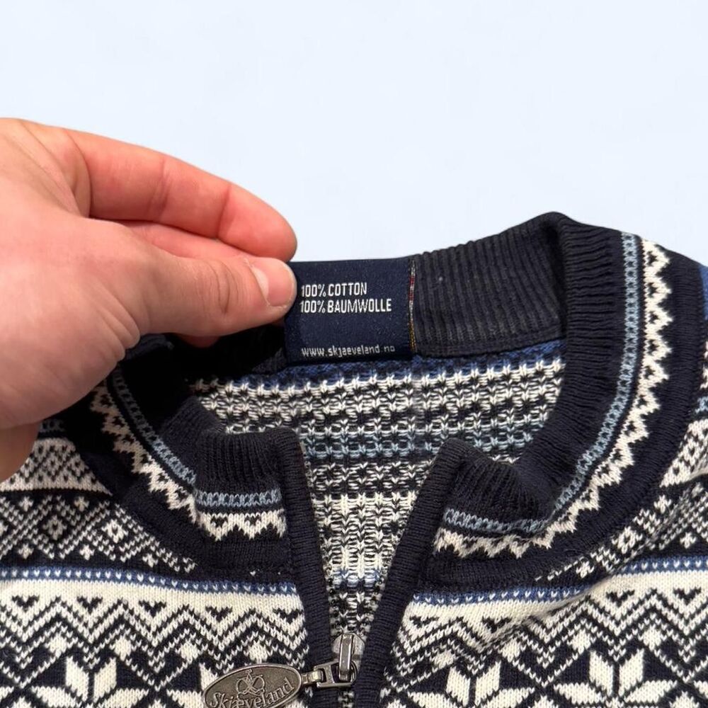 Skjaeveland Navy blue and white Norwegian knit sweater - Picture 3 of 7